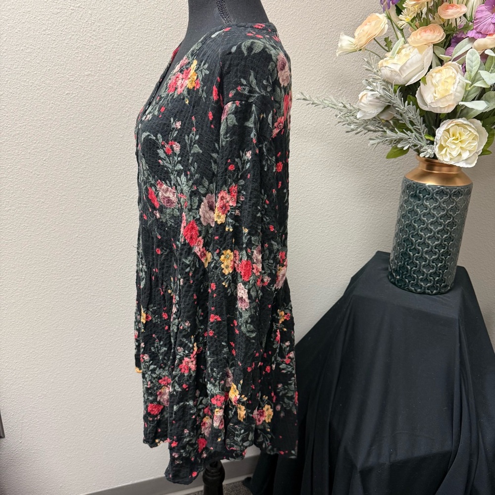 Torrid Floral Button Tunic 3 | Black Crinkle Boho Top Fall Winter Plus Blouse - Picture 2 of 8